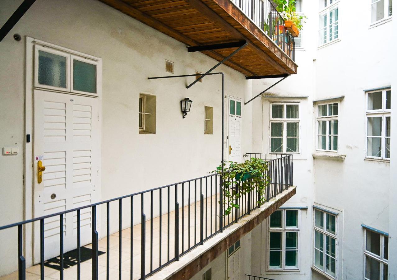 Backpacker Apartment Hofburg Viena Exterior foto